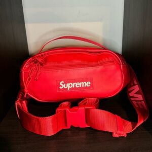 SOLD! SUPREME FW2023 LEATHER WAISTBAG